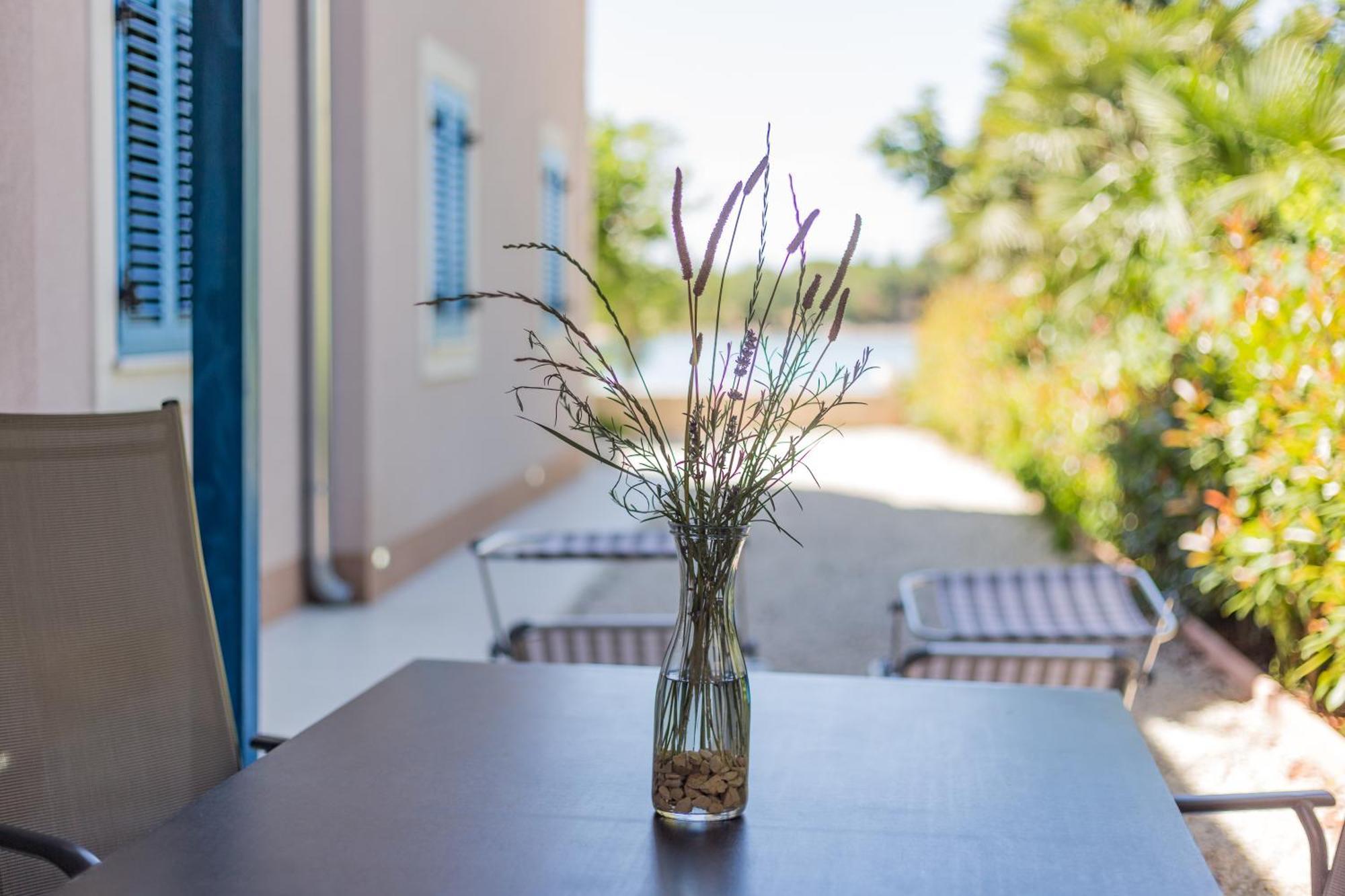 Apartment In Villa Moletto Seaside & Relax - 4 Guests Lovrecica  Exterior photo