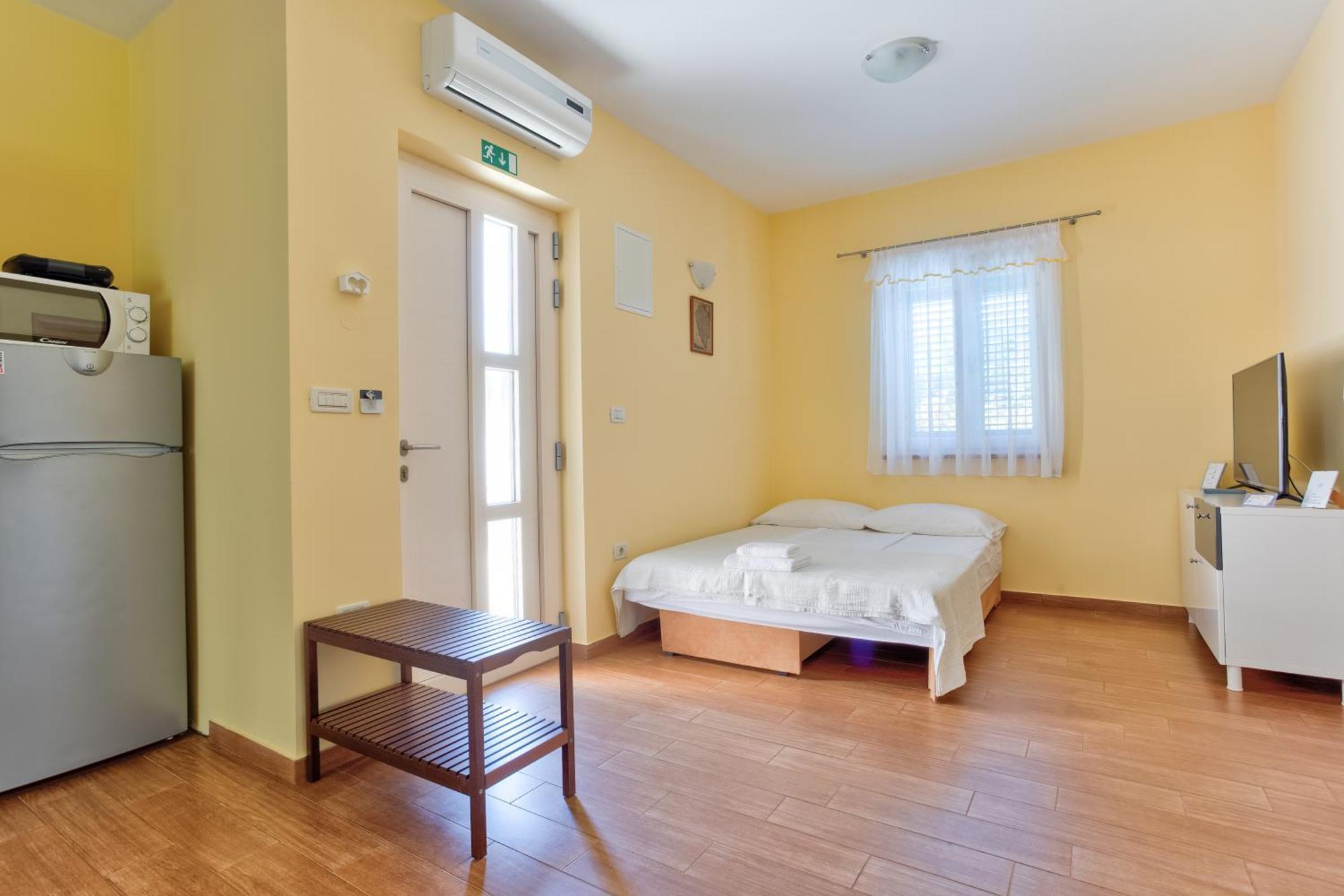 Apartment In Villa Moletto Seaside & Relax - 4 Guests Lovrecica  Exterior photo