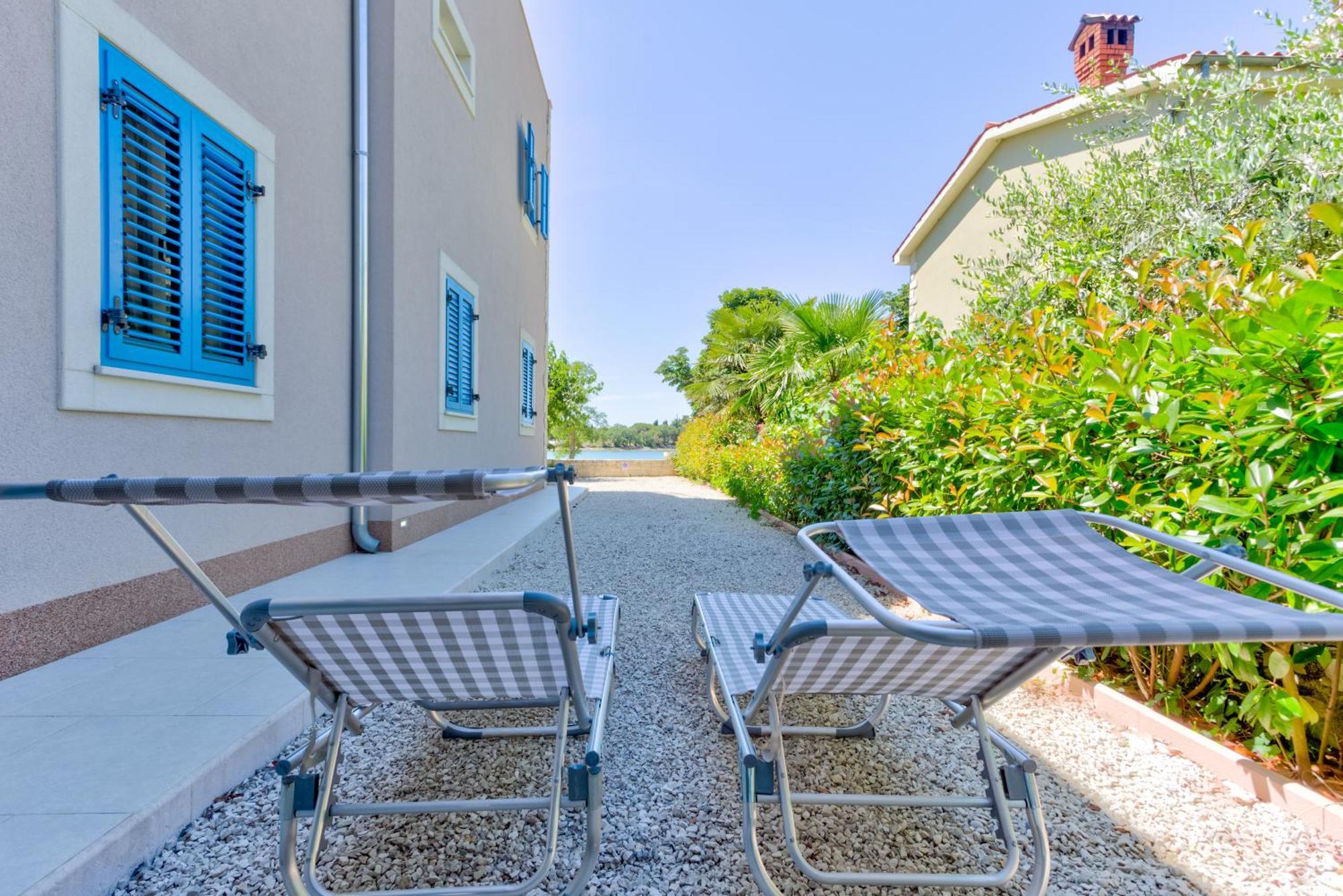 Apartment In Villa Moletto Seaside & Relax - 4 Guests Lovrecica  Exterior photo